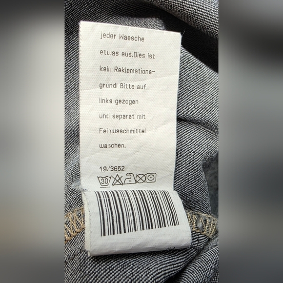 Venus Wonen's Fitted button up Denim Jacket.  4 Pockets, Small - Picture 9 of 11